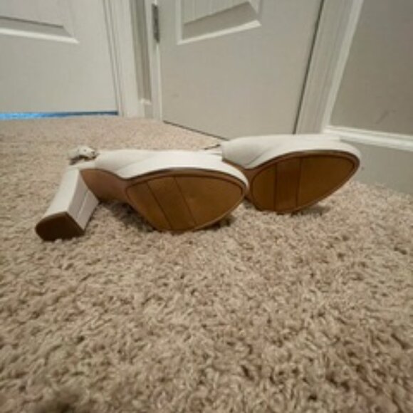 Naturalizer Sling Back in Cream Size 5 - Picture 2 of 2